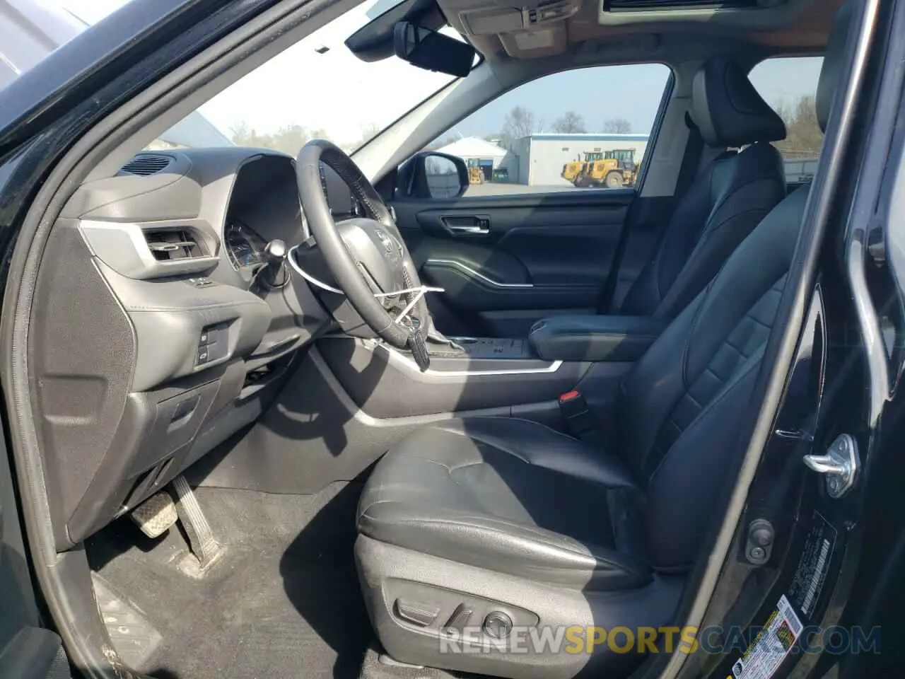 7 Photograph of a damaged car 5TDGBRCH6MS517997 TOYOTA HIGHLANDER 2021