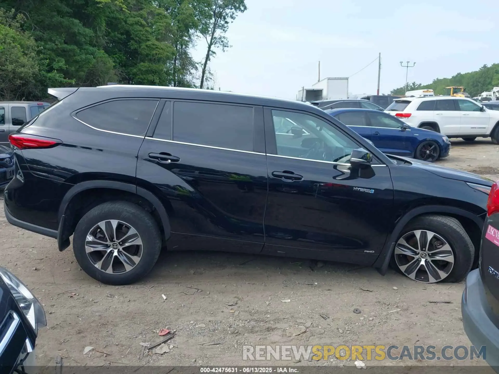 13 Photograph of a damaged car 5TDGBRCH6MS526067 TOYOTA HIGHLANDER 2021