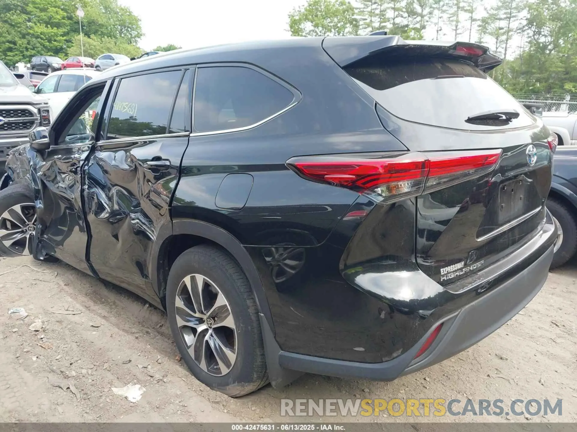 3 Photograph of a damaged car 5TDGBRCH6MS526067 TOYOTA HIGHLANDER 2021