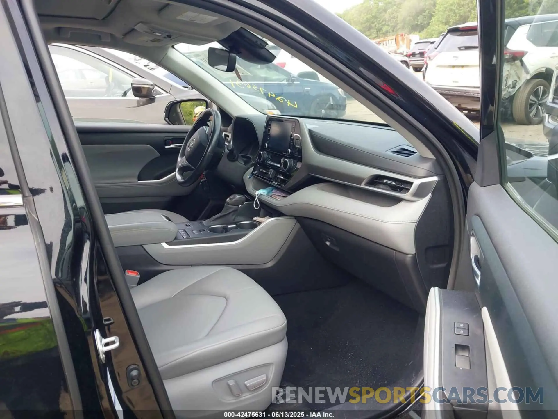 5 Photograph of a damaged car 5TDGBRCH6MS526067 TOYOTA HIGHLANDER 2021