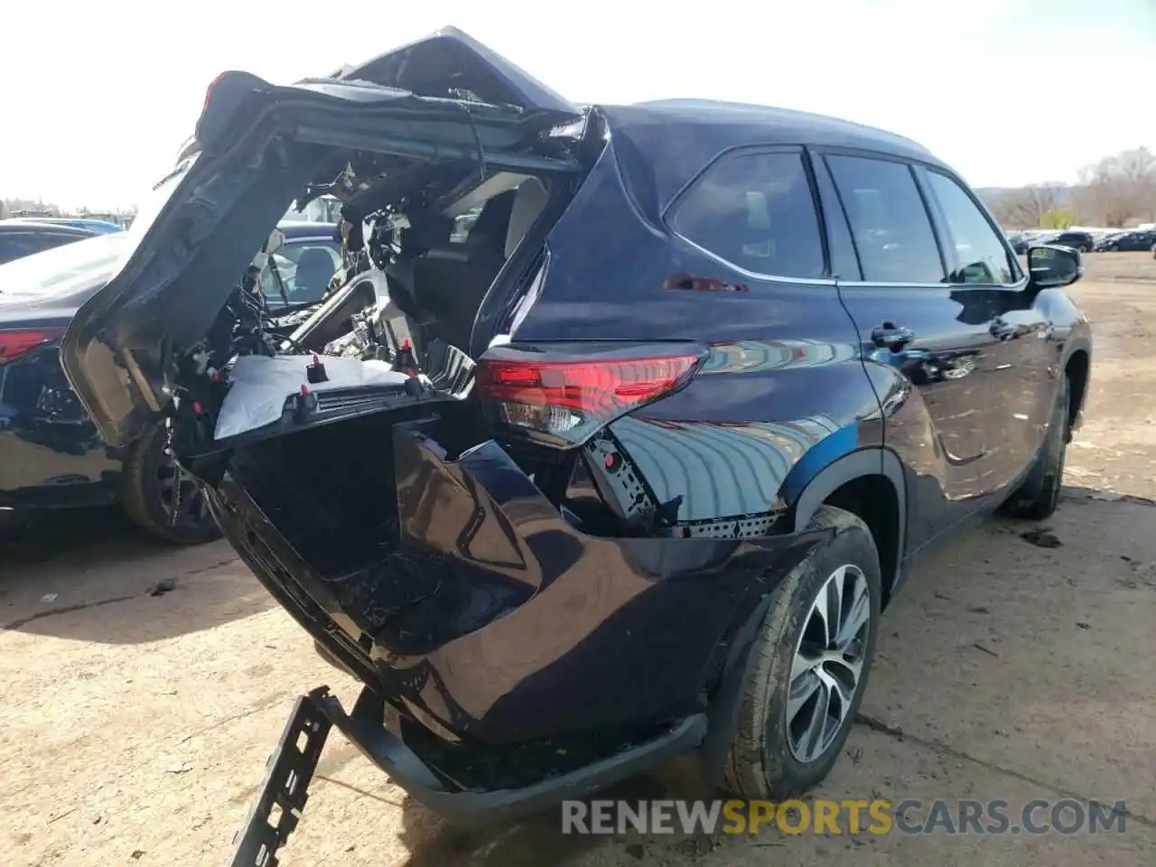 4 Photograph of a damaged car 5TDGBRCH7MS536347 TOYOTA HIGHLANDER 2021