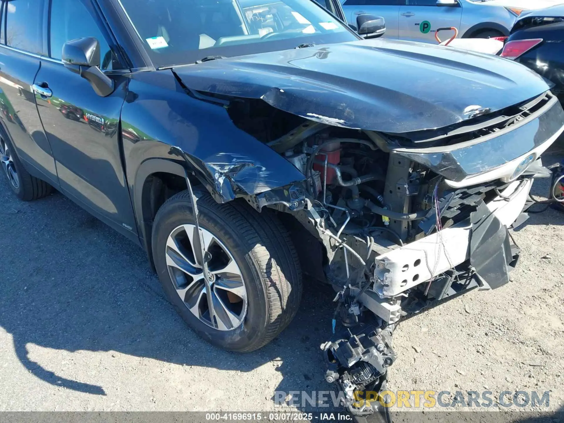 17 Photograph of a damaged car 5TDGBRCH8MS039422 TOYOTA HIGHLANDER 2021
