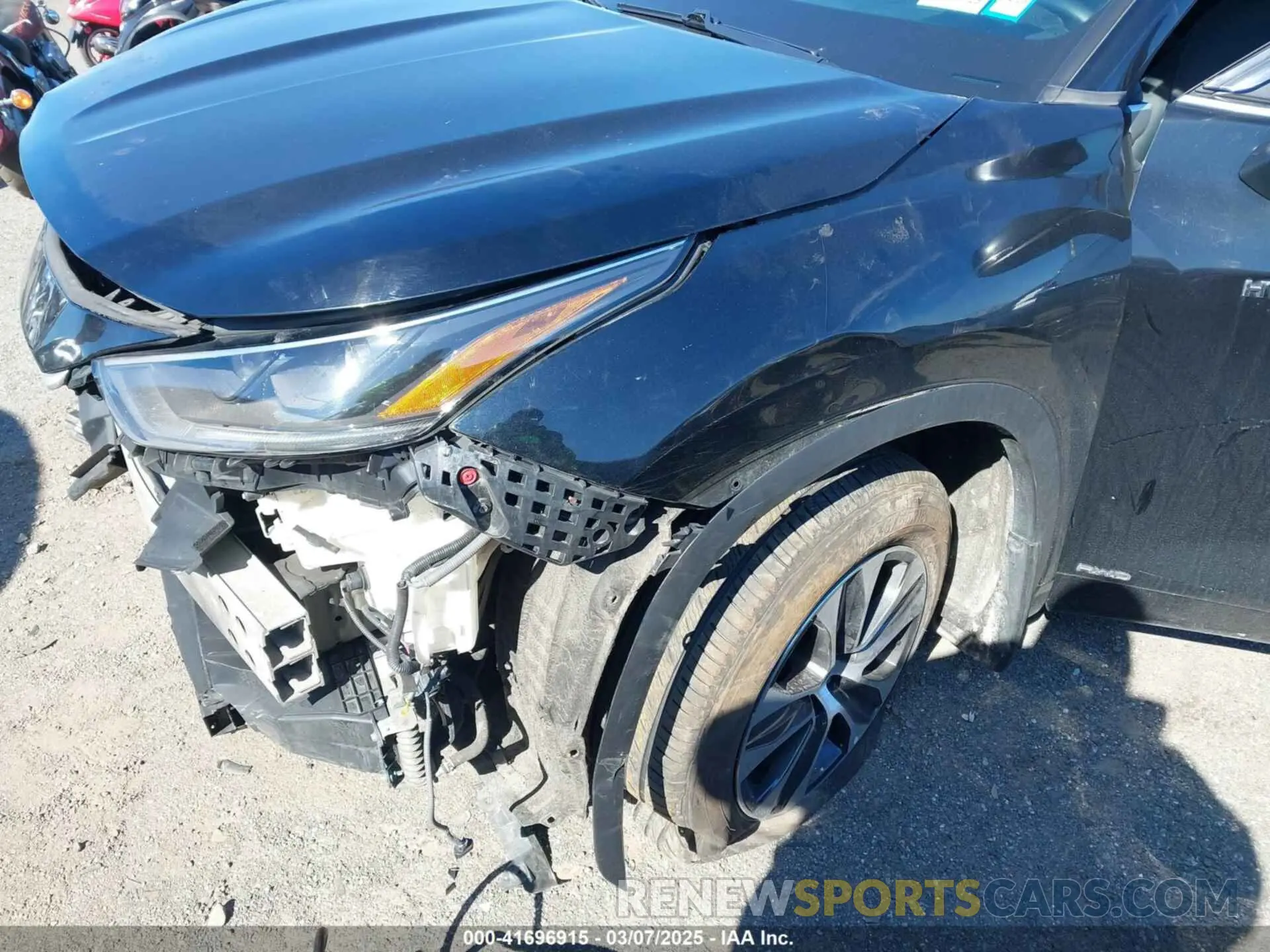 18 Photograph of a damaged car 5TDGBRCH8MS039422 TOYOTA HIGHLANDER 2021