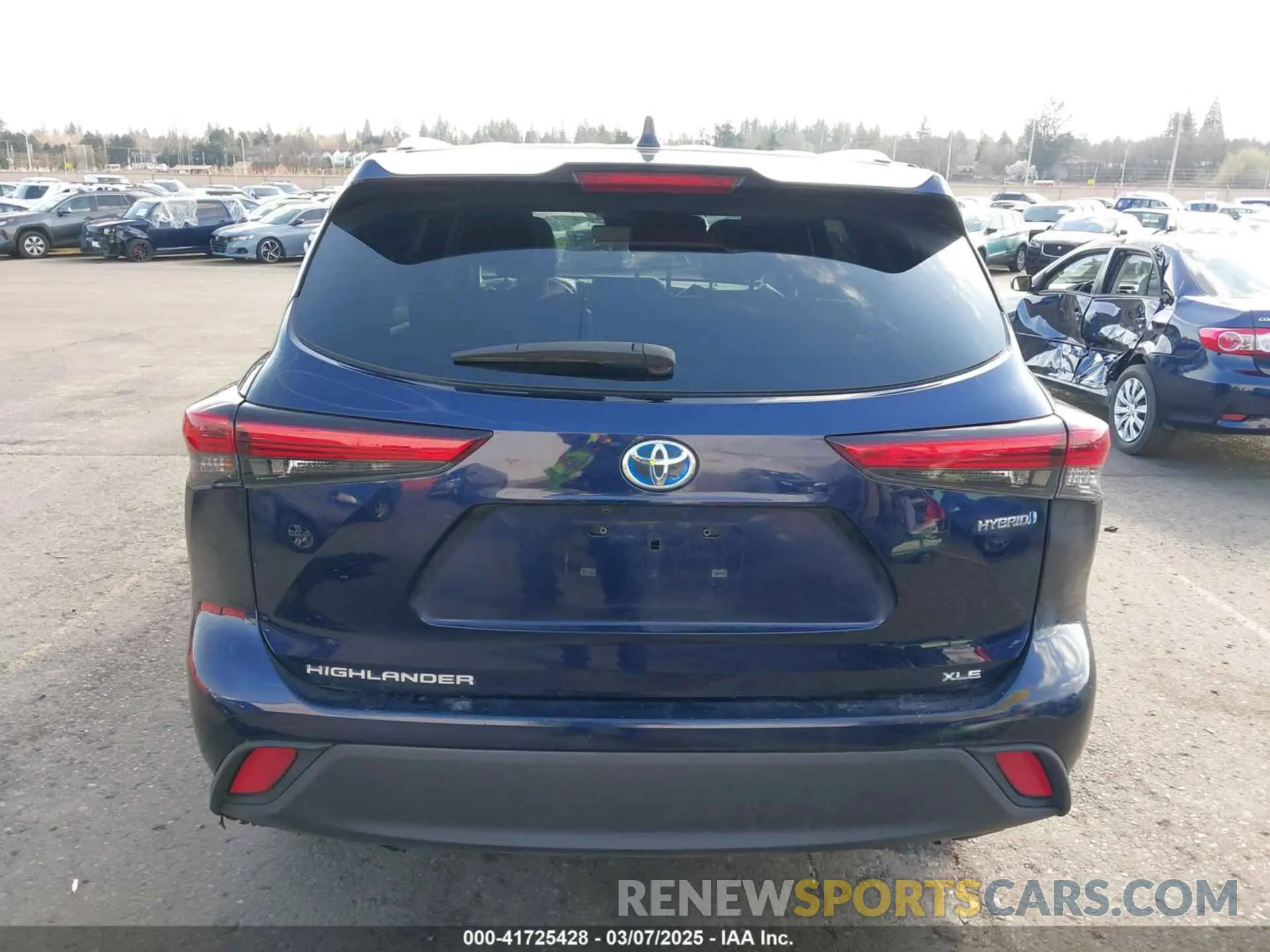 17 Photograph of a damaged car 5TDGBRCH8MS524837 TOYOTA HIGHLANDER 2021