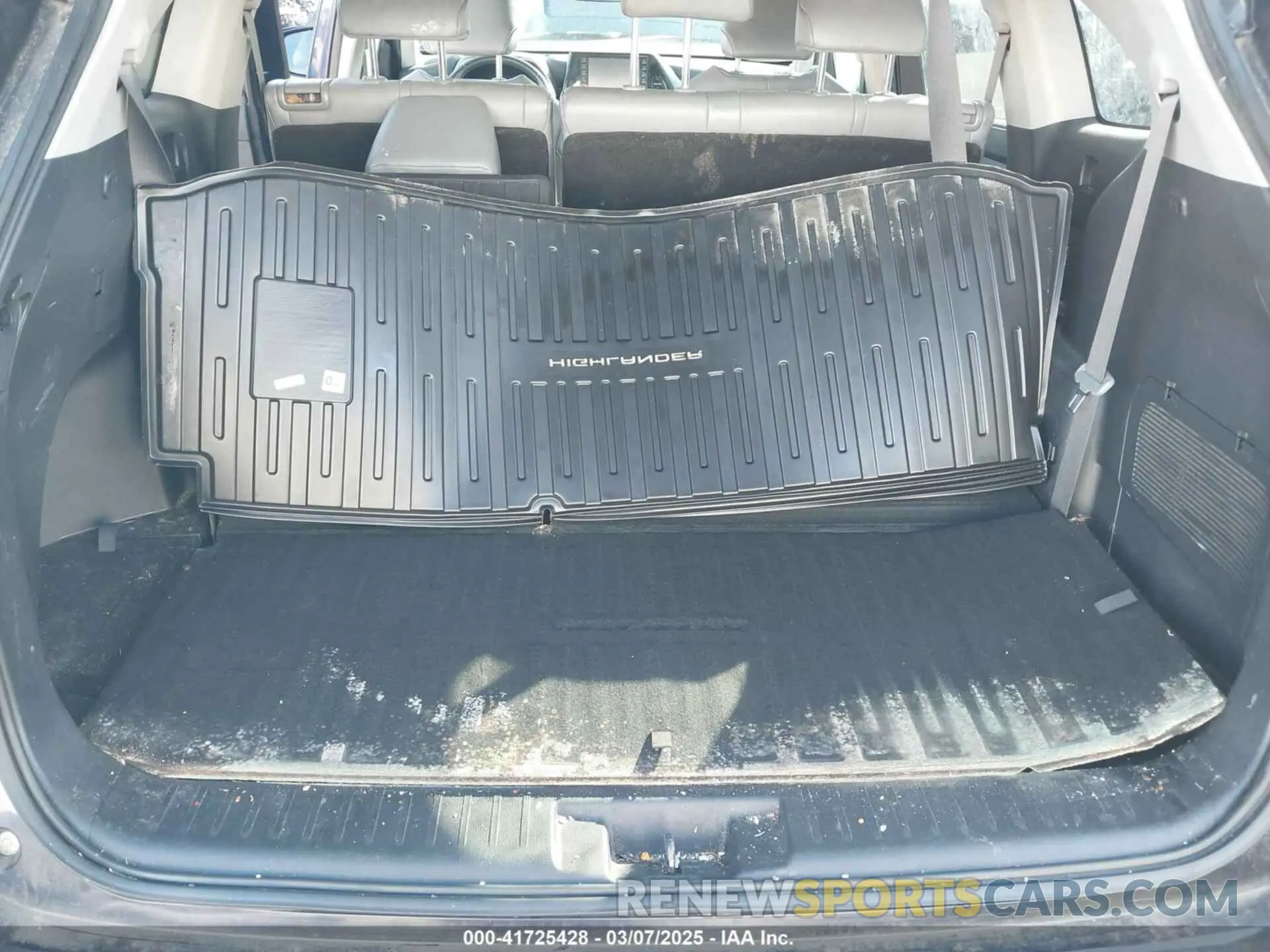 19 Photograph of a damaged car 5TDGBRCH8MS524837 TOYOTA HIGHLANDER 2021
