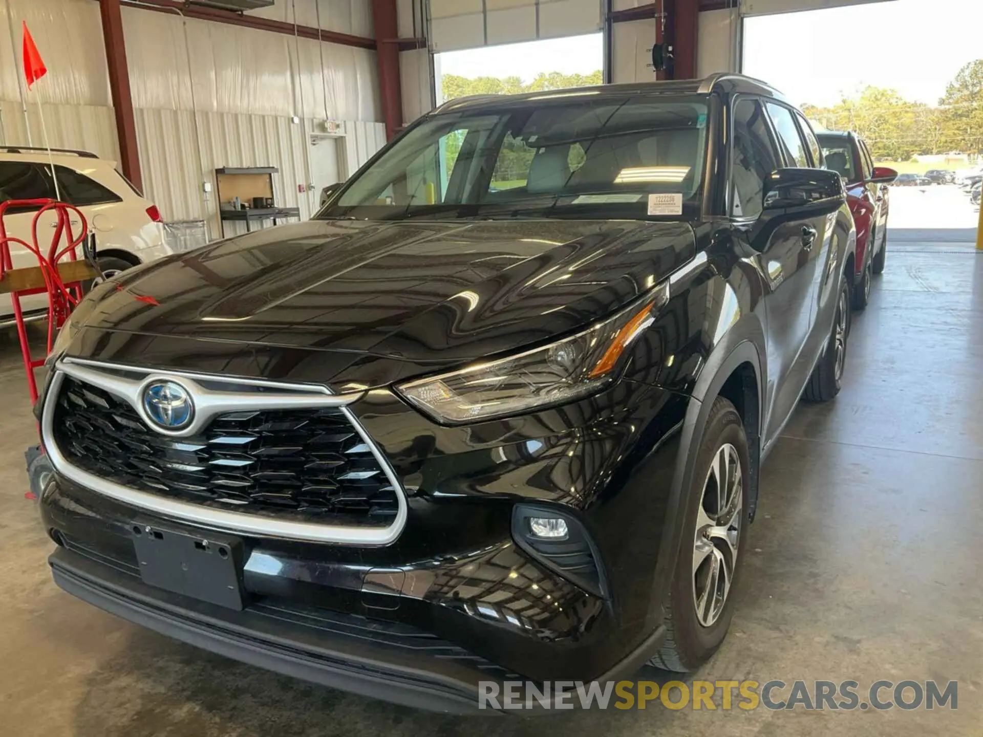 18 Photograph of a damaged car 5TDGBRCH8MS525373 TOYOTA HIGHLANDER 2021