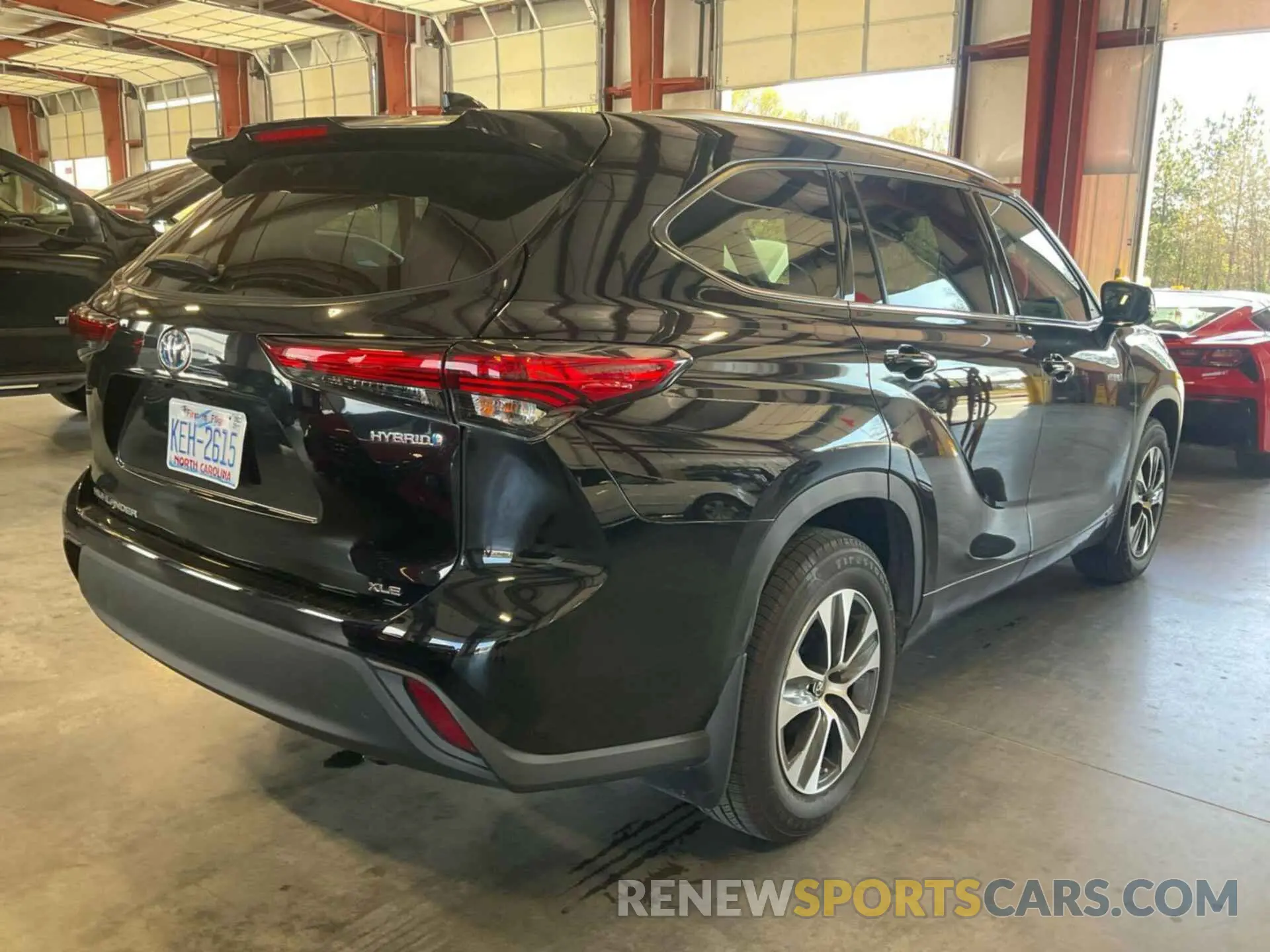 19 Photograph of a damaged car 5TDGBRCH8MS525373 TOYOTA HIGHLANDER 2021