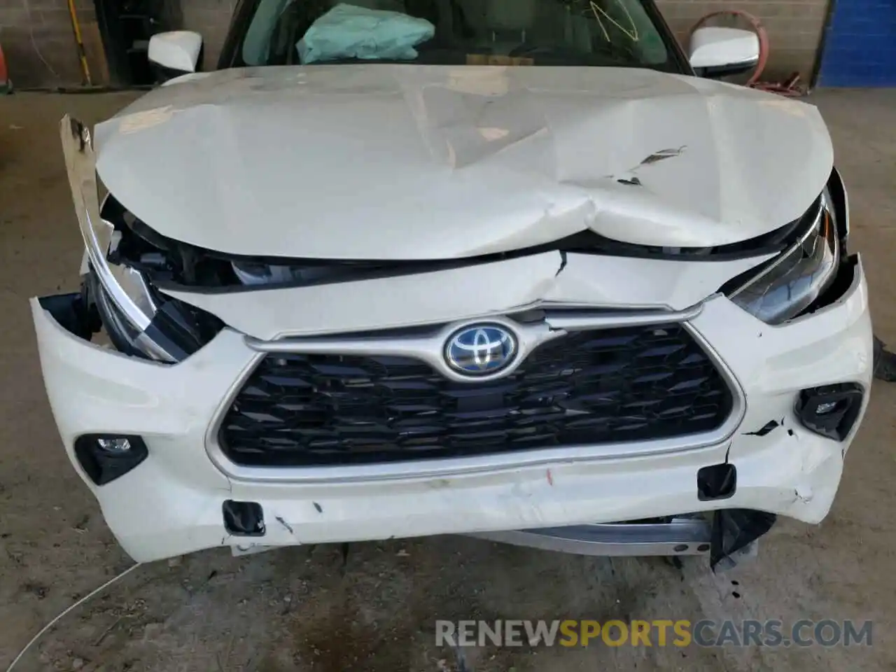 9 Photograph of a damaged car 5TDGBRCH8MS527222 TOYOTA HIGHLANDER 2021