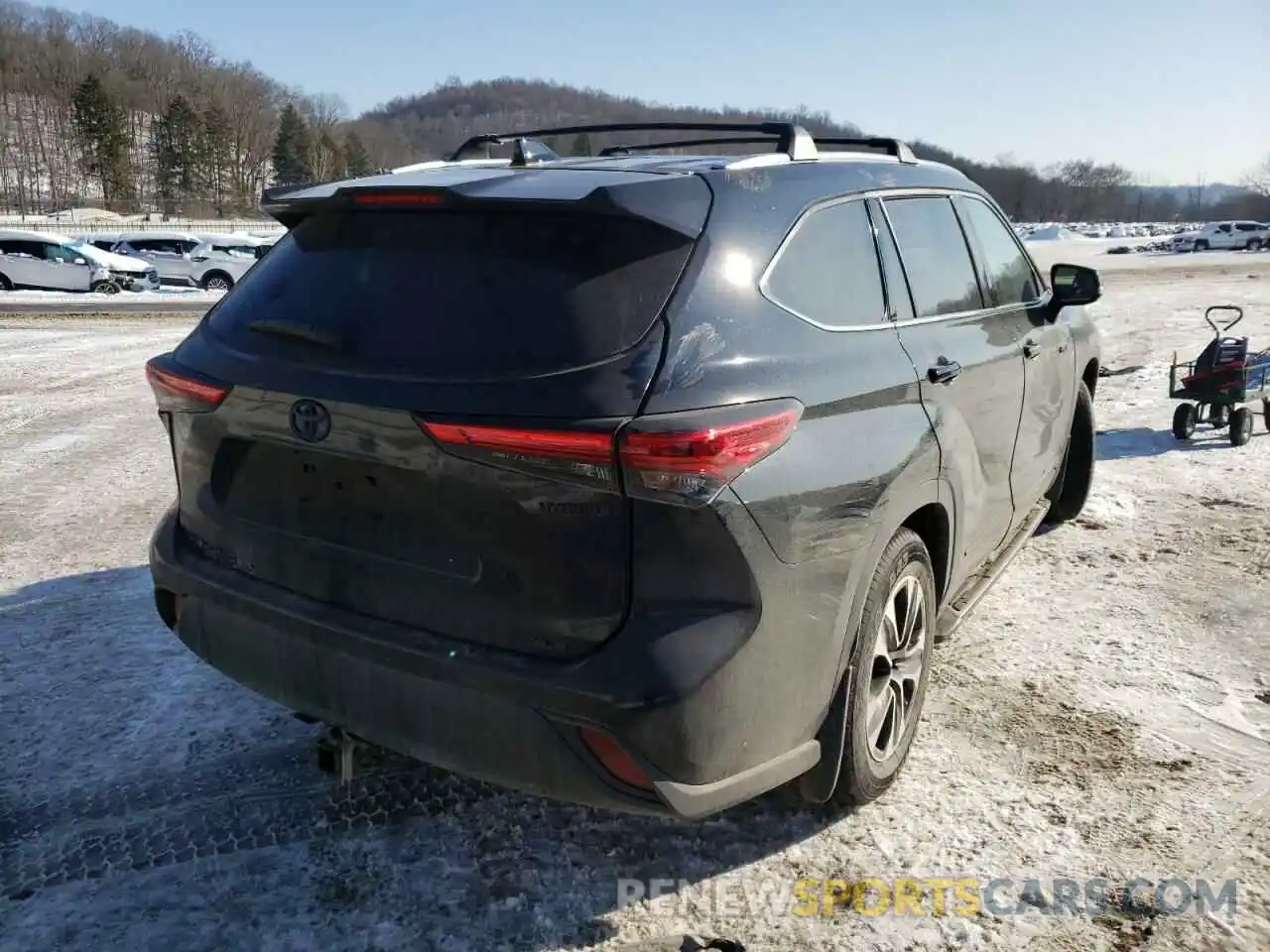 4 Photograph of a damaged car 5TDGBRCH8MS533831 TOYOTA HIGHLANDER 2021