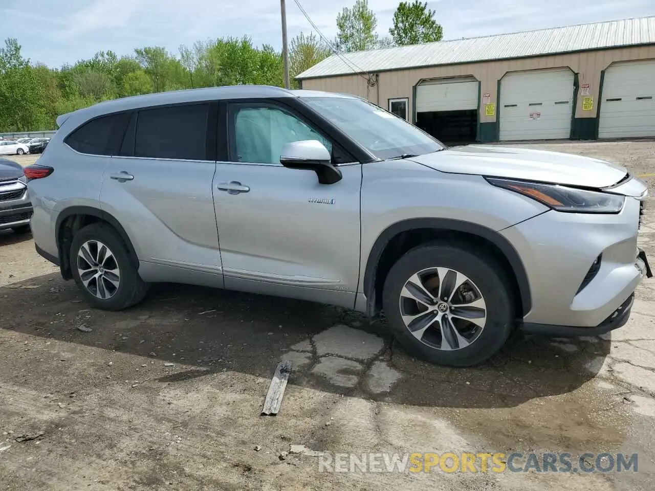 4 Photograph of a damaged car 5TDGBRCH9MS023133 TOYOTA HIGHLANDER 2021