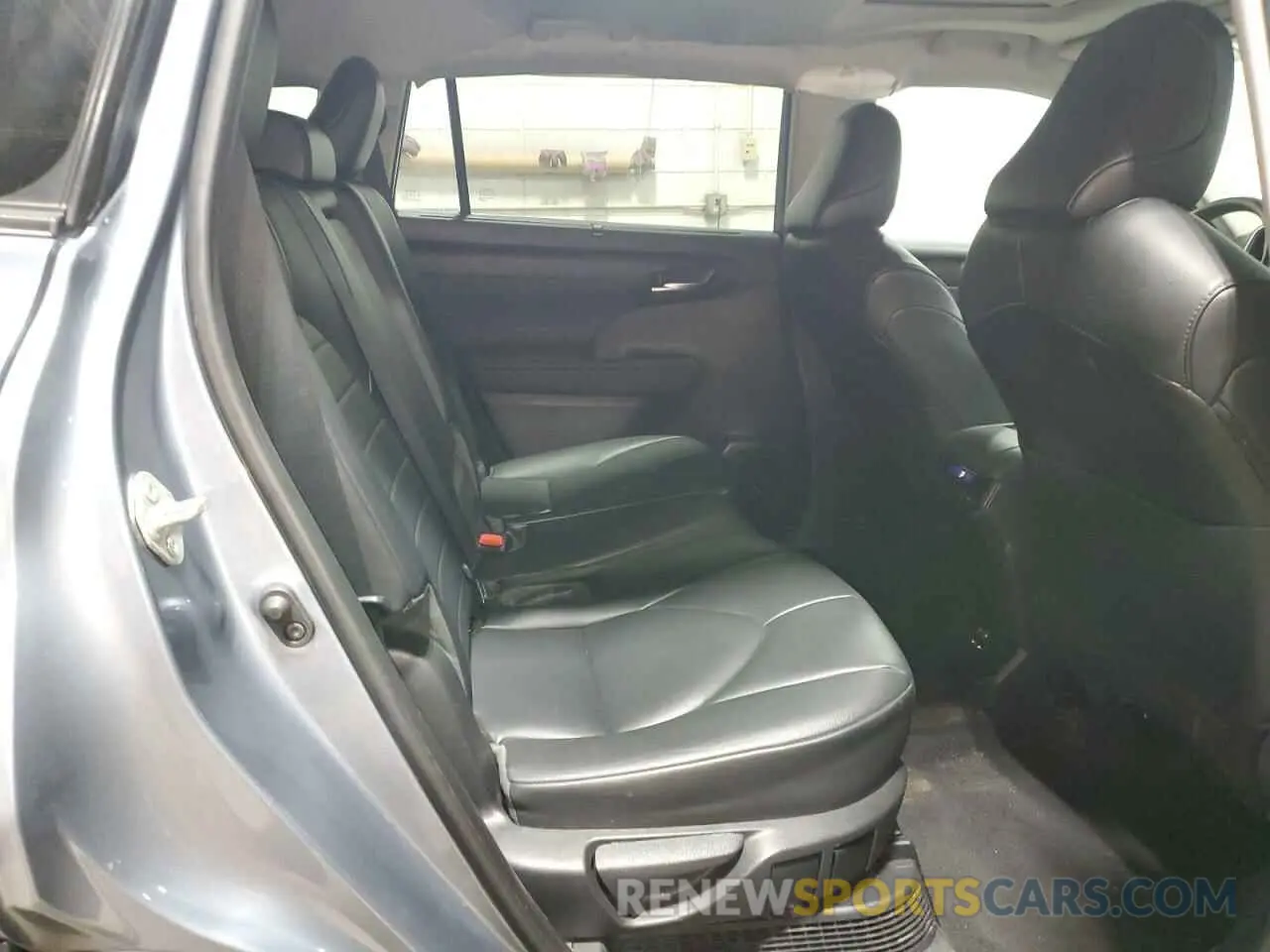 11 Photograph of a damaged car 5TDGBRCH9MS024427 TOYOTA HIGHLANDER 2021