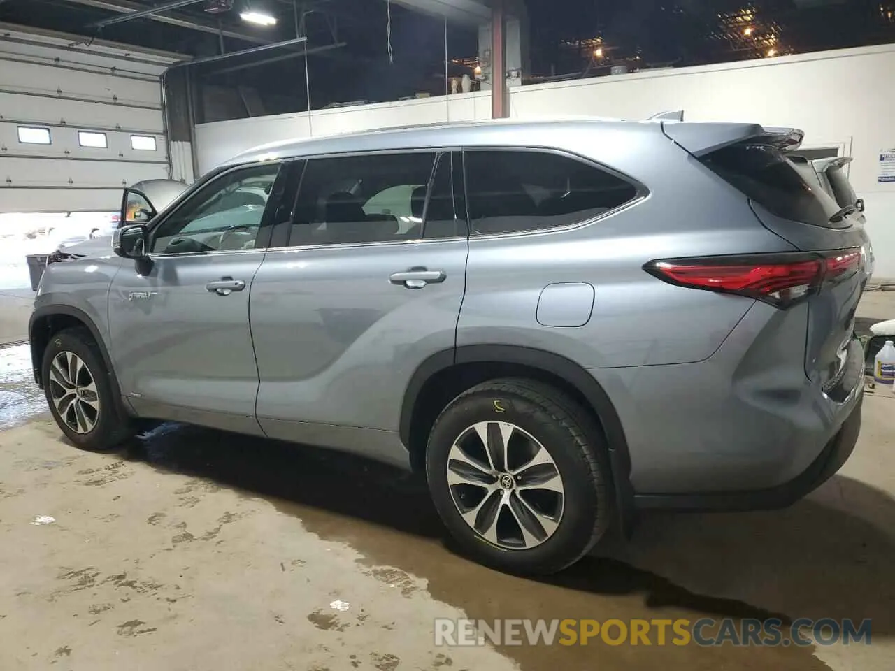 2 Photograph of a damaged car 5TDGBRCH9MS024427 TOYOTA HIGHLANDER 2021