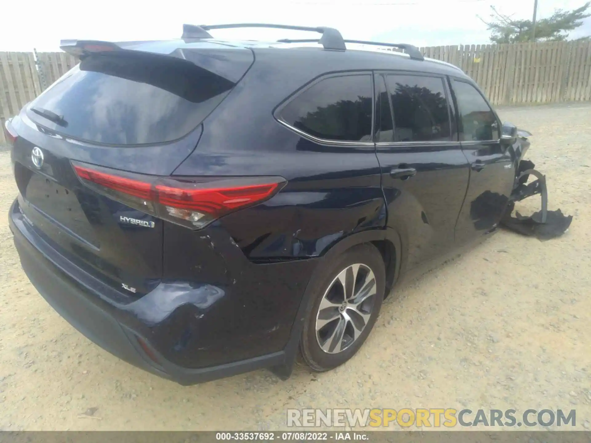 4 Photograph of a damaged car 5TDGBRCH9MS059162 TOYOTA HIGHLANDER 2021