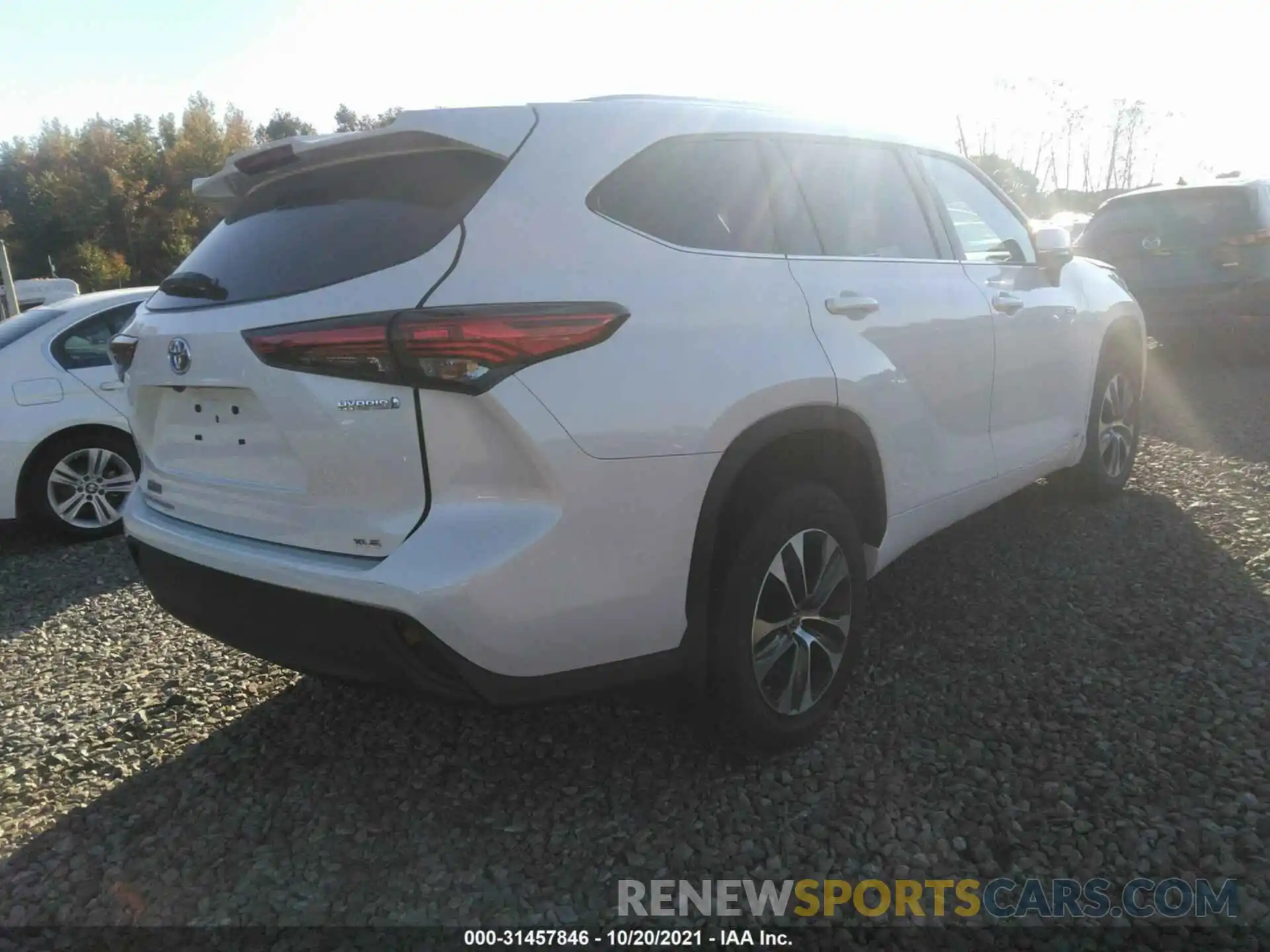 4 Photograph of a damaged car 5TDGBRCH9MS517301 TOYOTA HIGHLANDER 2021