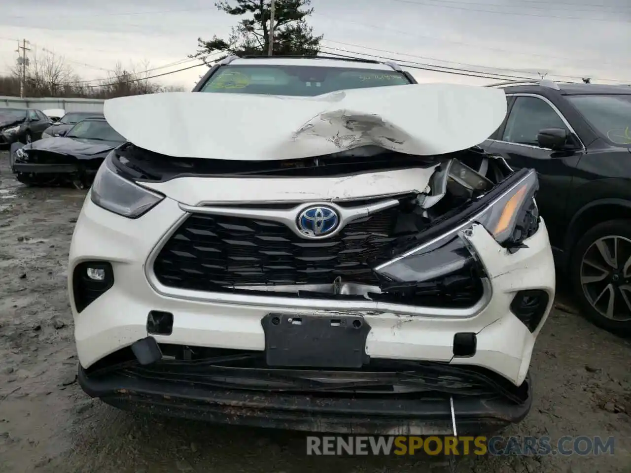 9 Photograph of a damaged car 5TDGBRCH9MS526905 TOYOTA HIGHLANDER 2021