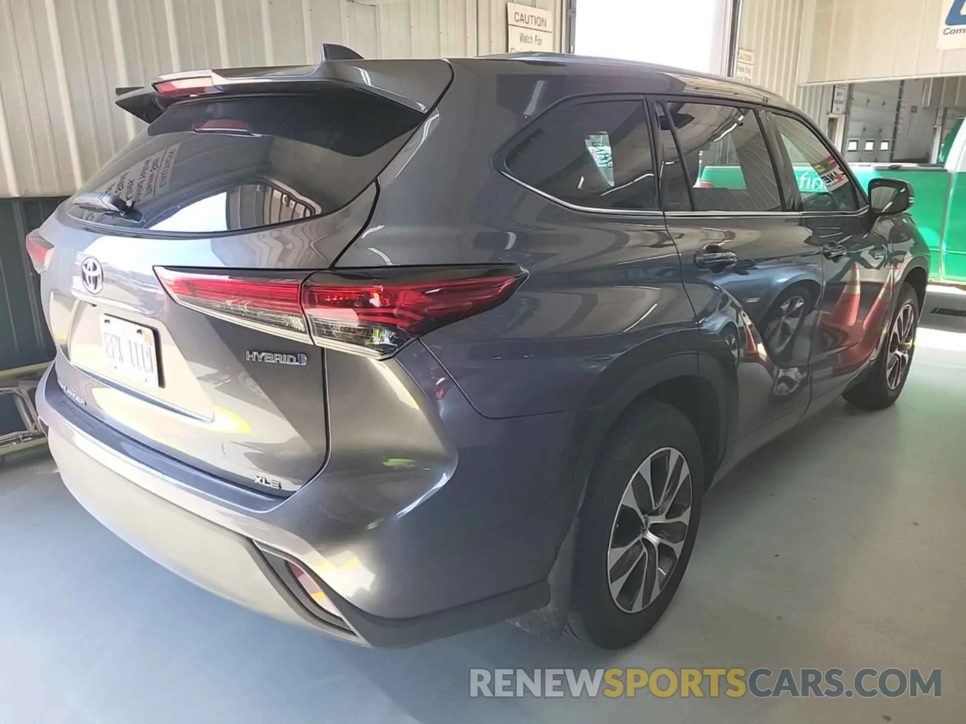 4 Photograph of a damaged car 5TDGBRCH9MS535460 TOYOTA HIGHLANDER 2021