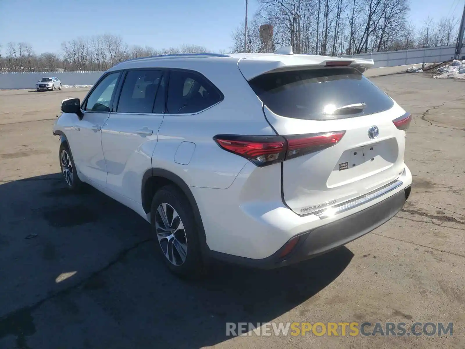 3 Photograph of a damaged car 5TDGBRCHXMS517047 TOYOTA HIGHLANDER 2021