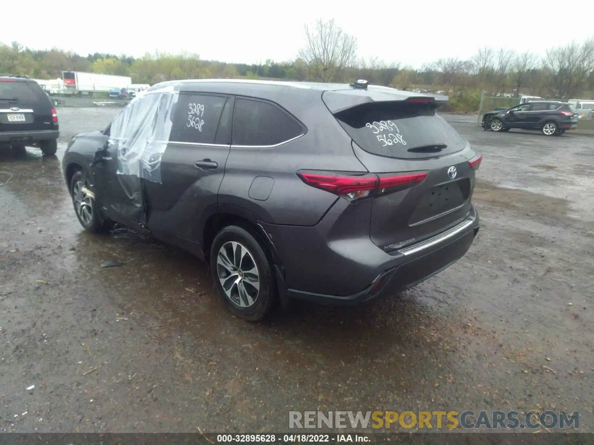 3 Photograph of a damaged car 5TDGBRCHXMS525830 TOYOTA HIGHLANDER 2021