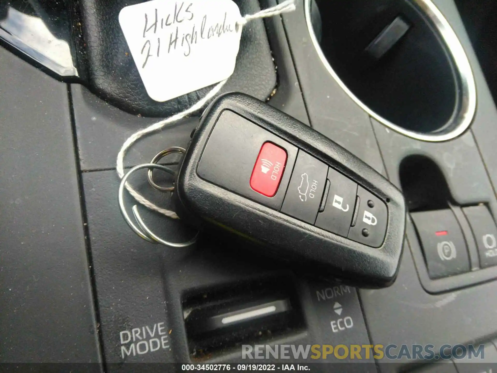 11 Photograph of a damaged car 5TDGBRCHXMS535581 TOYOTA HIGHLANDER 2021