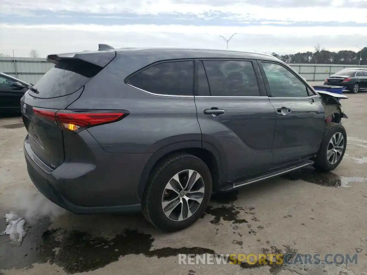 3 Photograph of a damaged car 5TDGZRAH0MS034097 TOYOTA HIGHLANDER 2021