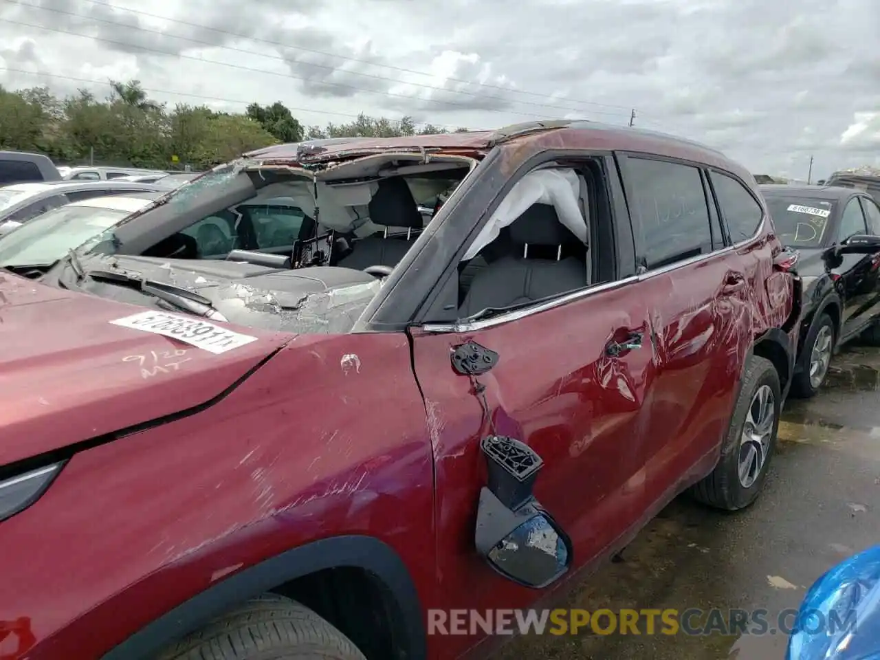 9 Photograph of a damaged car 5TDGZRAH0MS037193 TOYOTA HIGHLANDER 2021