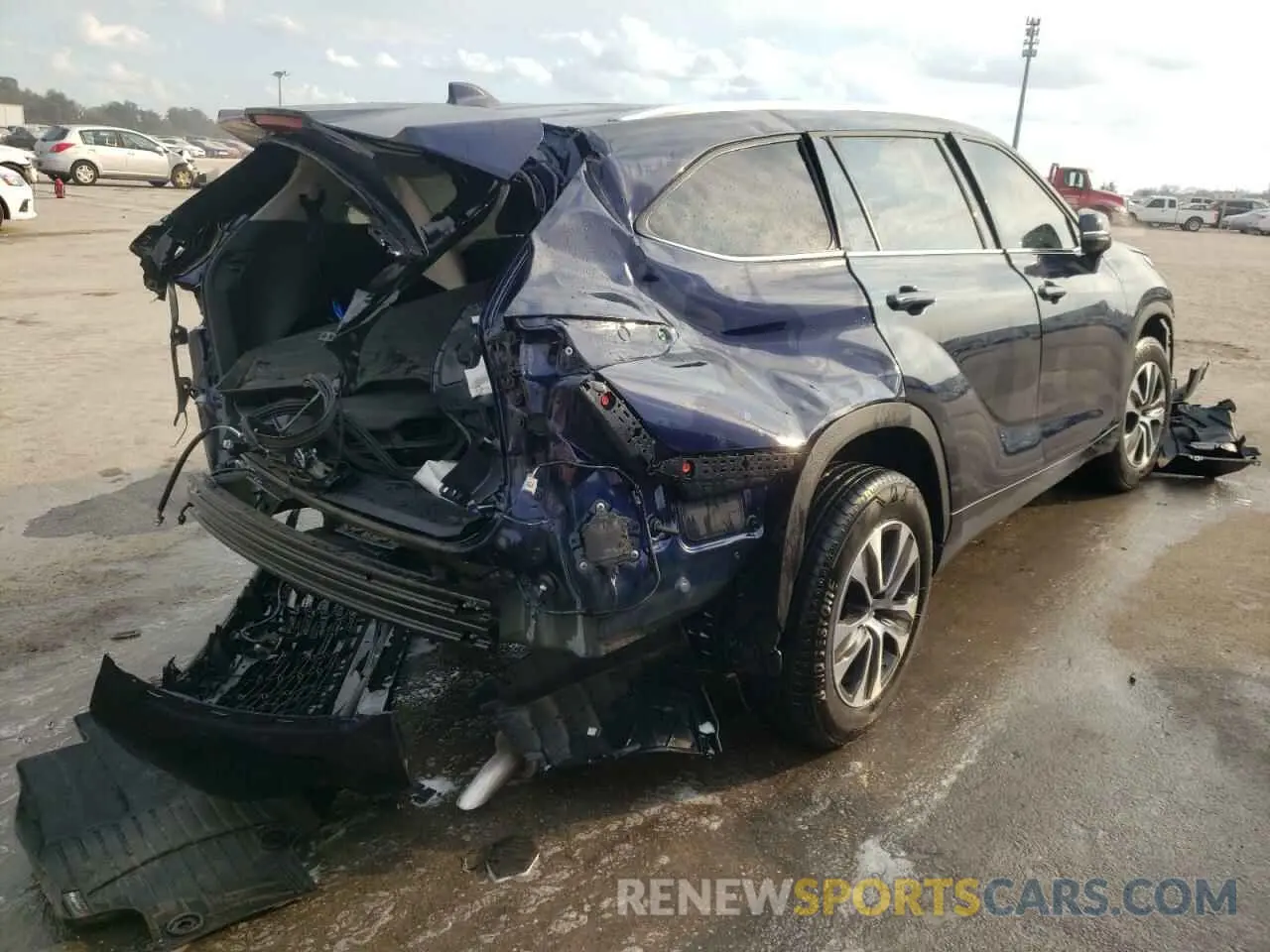 4 Photograph of a damaged car 5TDGZRAH0MS052728 TOYOTA HIGHLANDER 2021