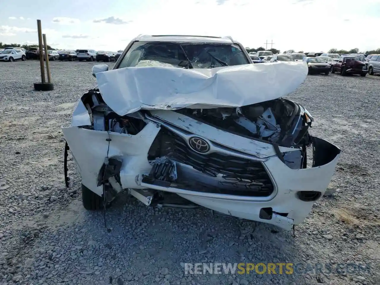 9 Photograph of a damaged car 5TDGZRAH0MS074616 TOYOTA HIGHLANDER 2021