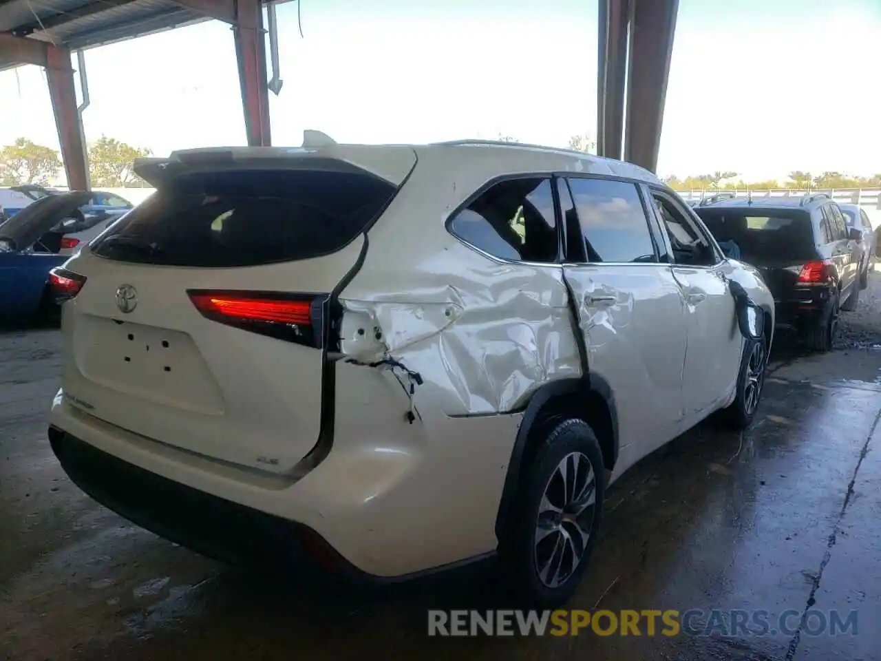 4 Photograph of a damaged car 5TDGZRAH0MS531361 TOYOTA HIGHLANDER 2021