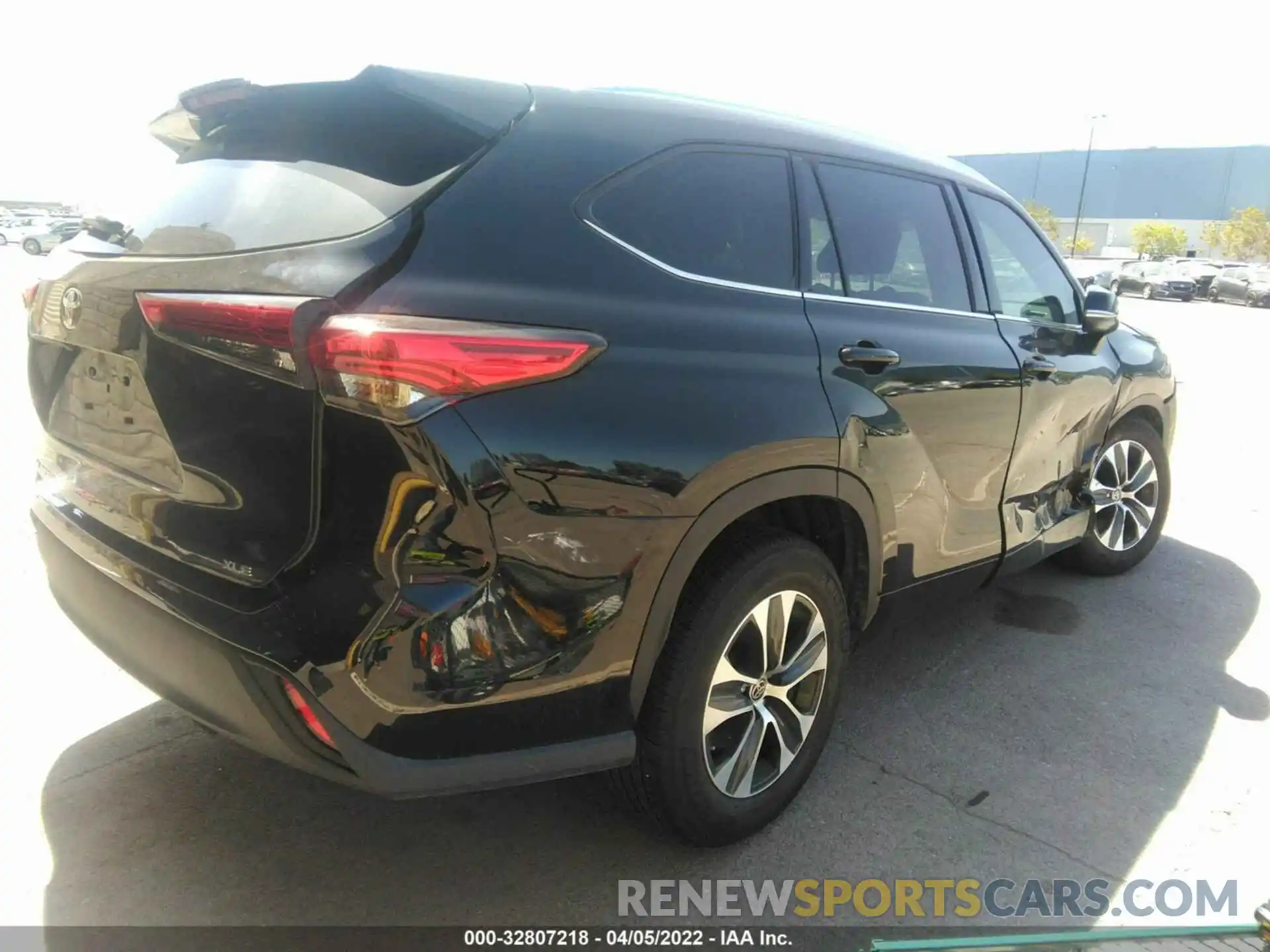 4 Photograph of a damaged car 5TDGZRAH0MS533658 TOYOTA HIGHLANDER 2021