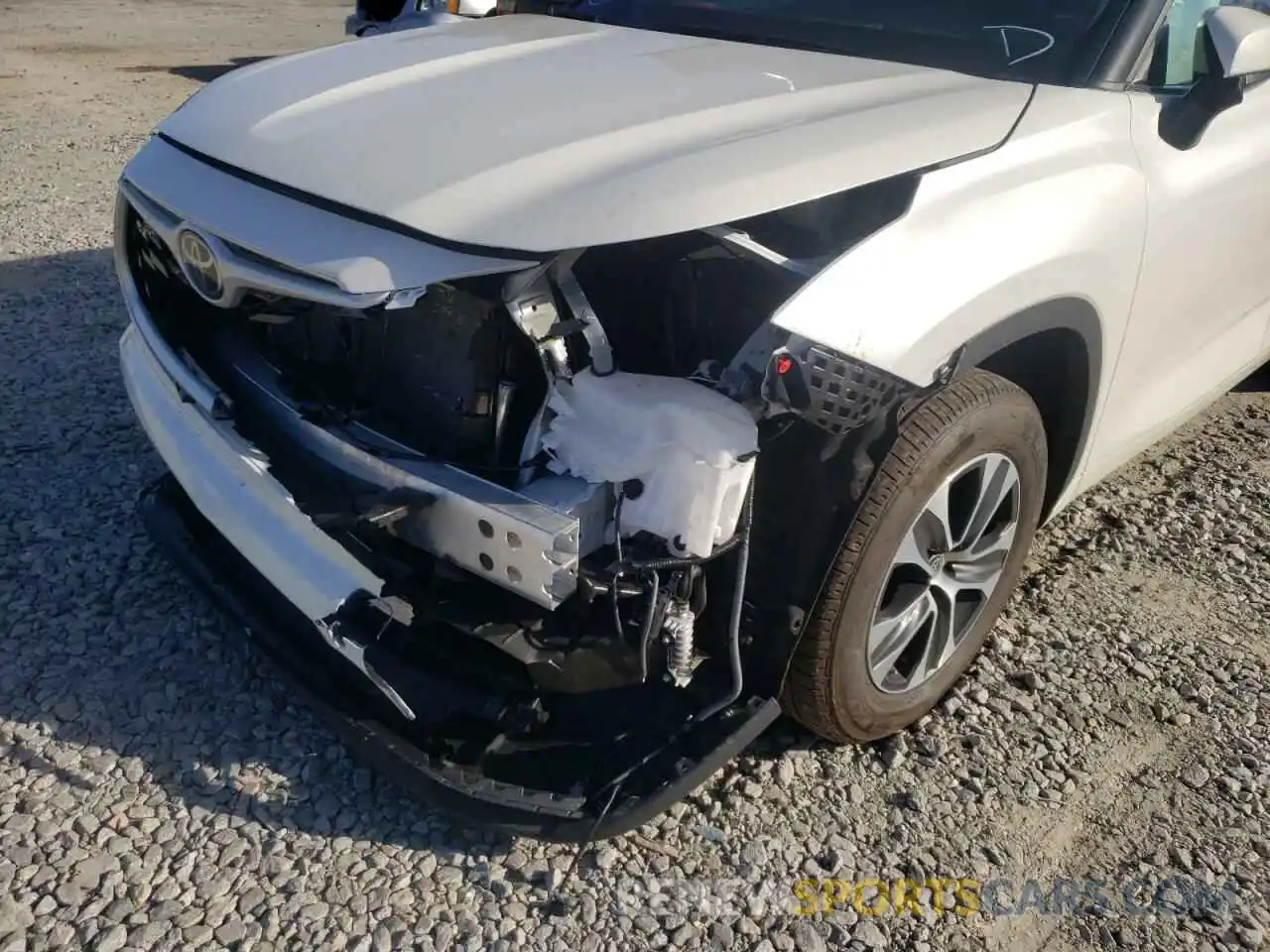 9 Photograph of a damaged car 5TDGZRAH1MS532728 TOYOTA HIGHLANDER 2021