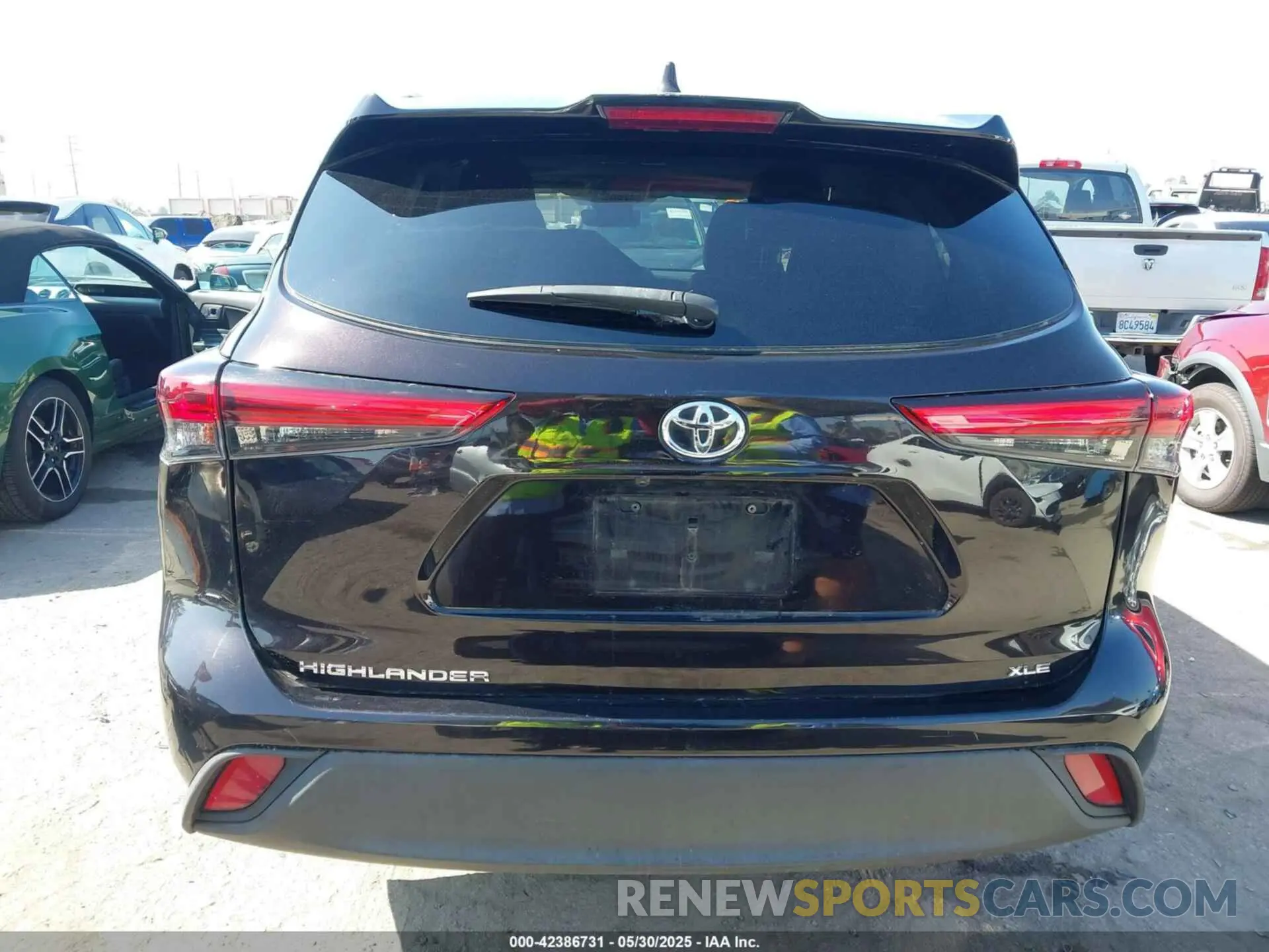 17 Photograph of a damaged car 5TDGZRAH2MS065304 TOYOTA HIGHLANDER 2021
