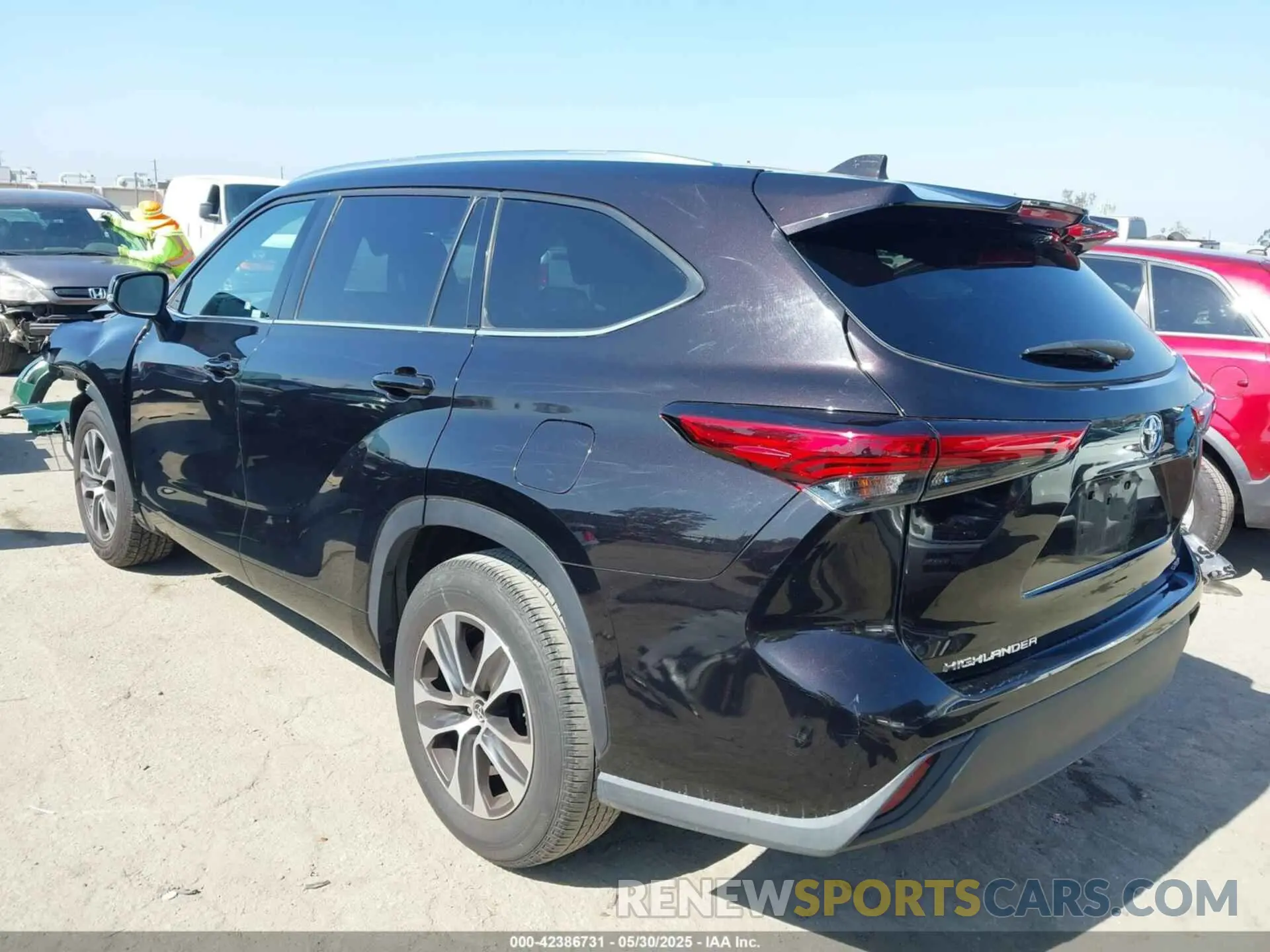3 Photograph of a damaged car 5TDGZRAH2MS065304 TOYOTA HIGHLANDER 2021