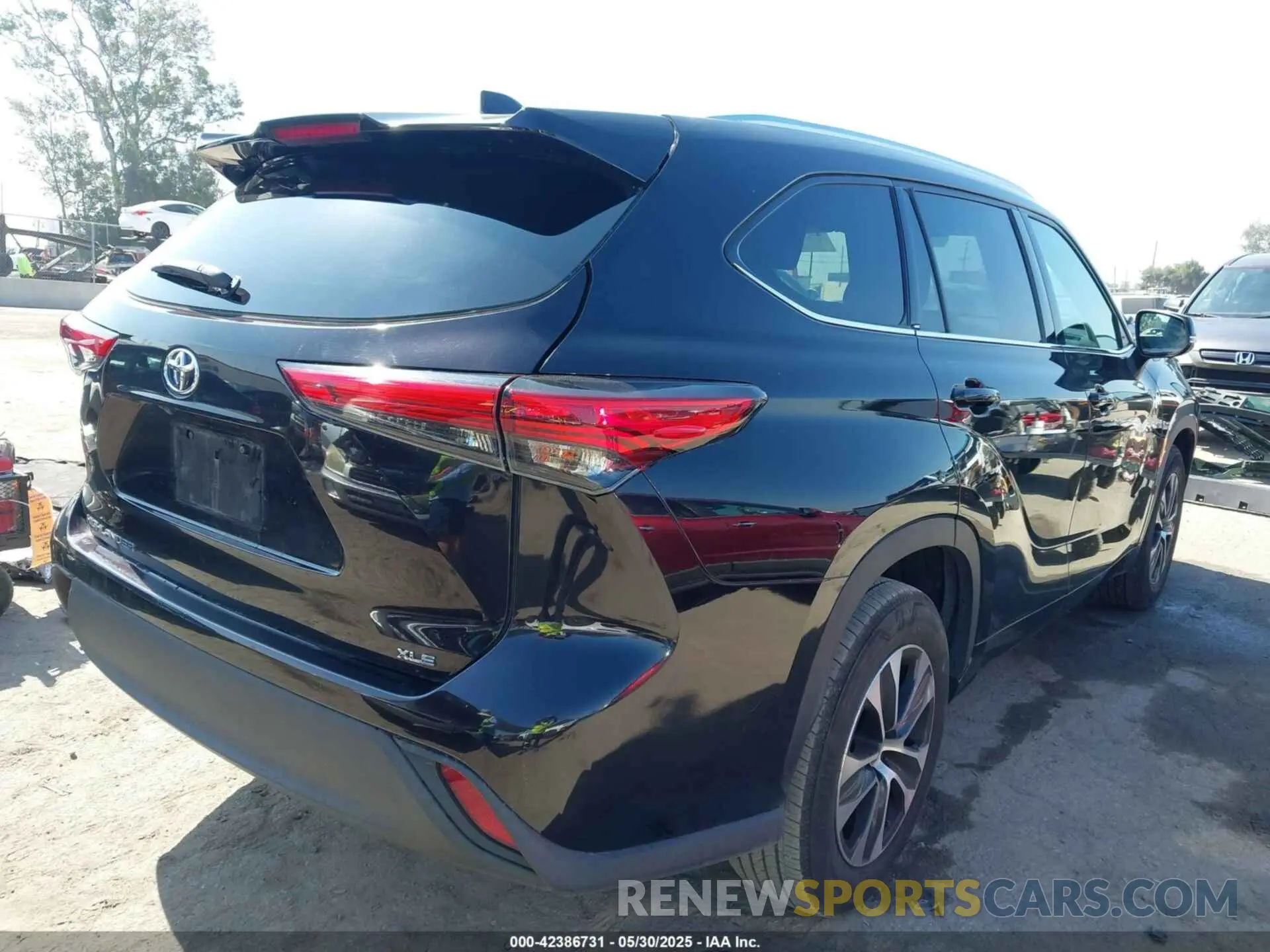 4 Photograph of a damaged car 5TDGZRAH2MS065304 TOYOTA HIGHLANDER 2021