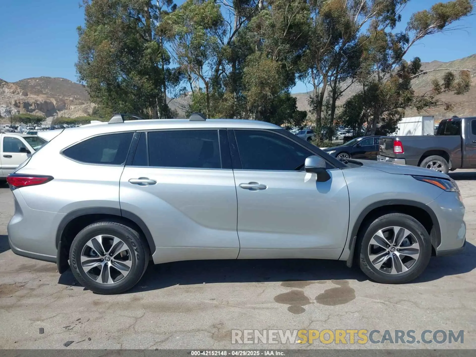 13 Photograph of a damaged car 5TDGZRAH2MS533628 TOYOTA HIGHLANDER 2021