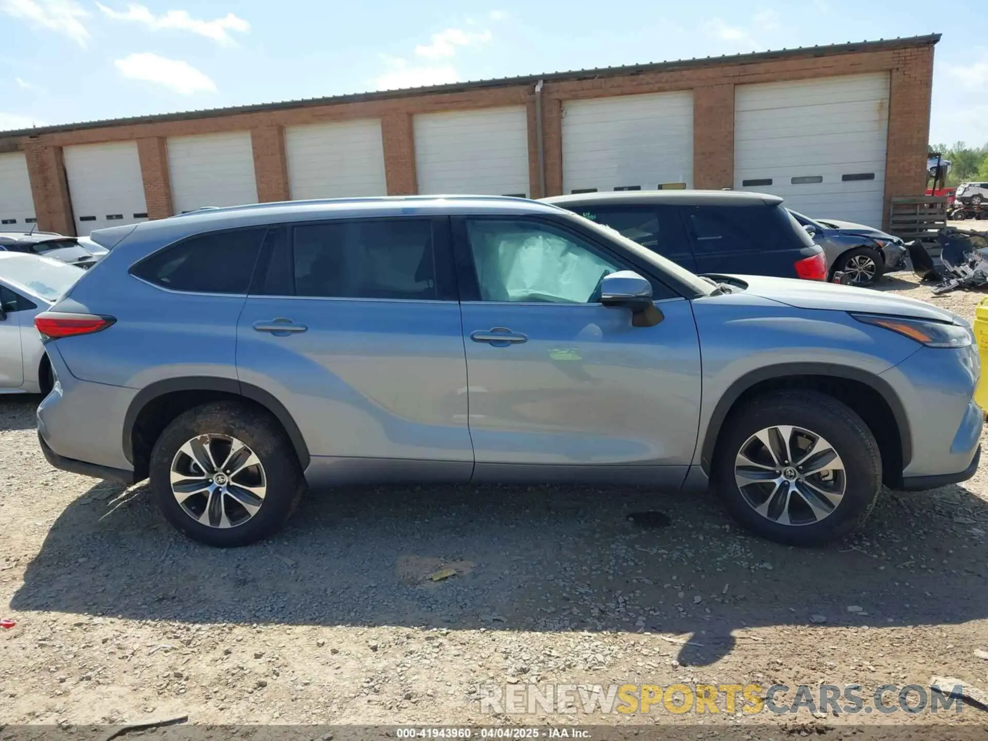 13 Photograph of a damaged car 5TDGZRAH3MS083911 TOYOTA HIGHLANDER 2021