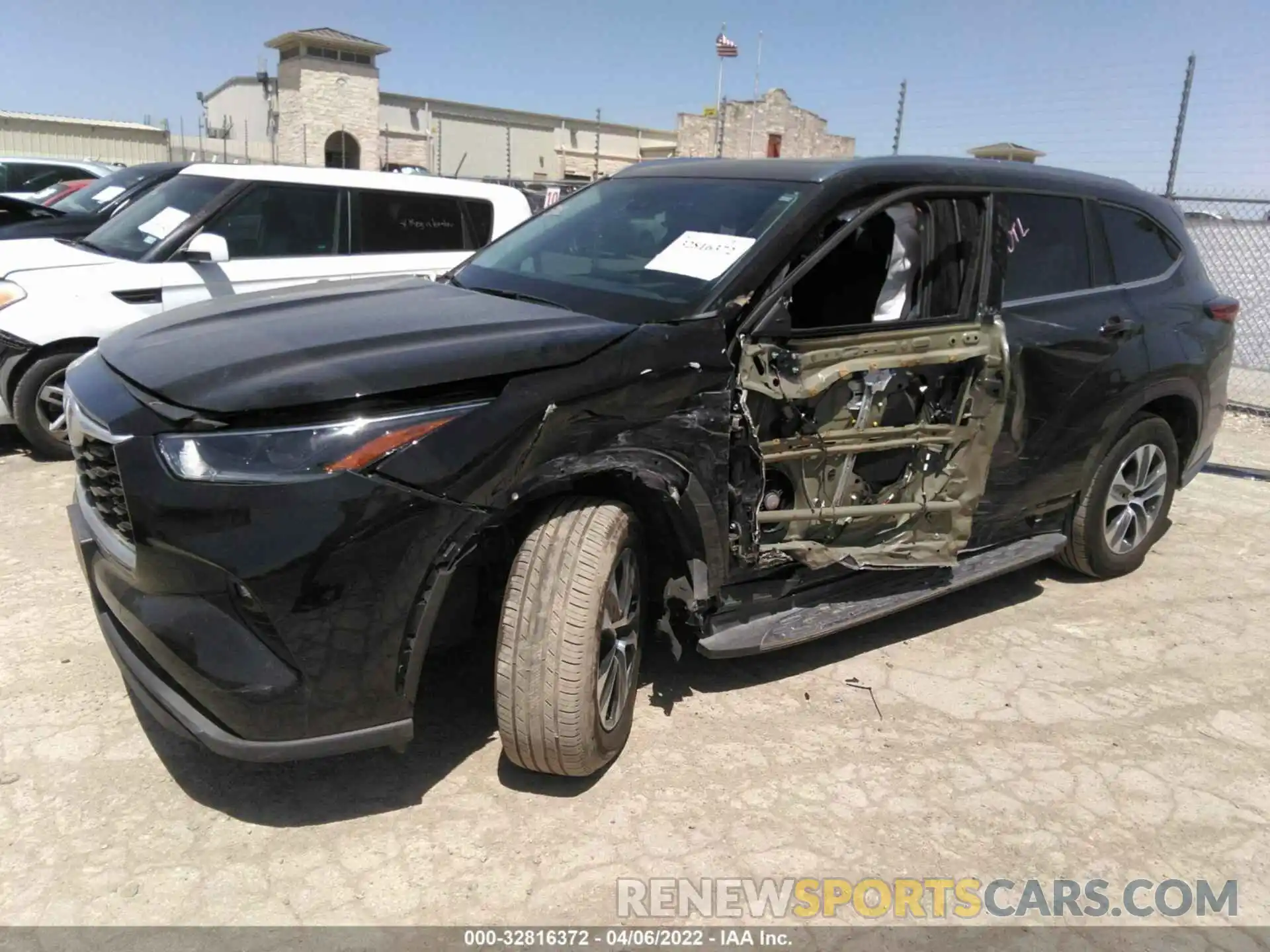 2 Photograph of a damaged car 5TDGZRAH3MS530947 TOYOTA HIGHLANDER 2021