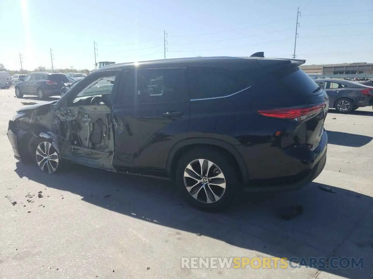 2 Photograph of a damaged car 5TDGZRAH5MS043992 TOYOTA HIGHLANDER 2021