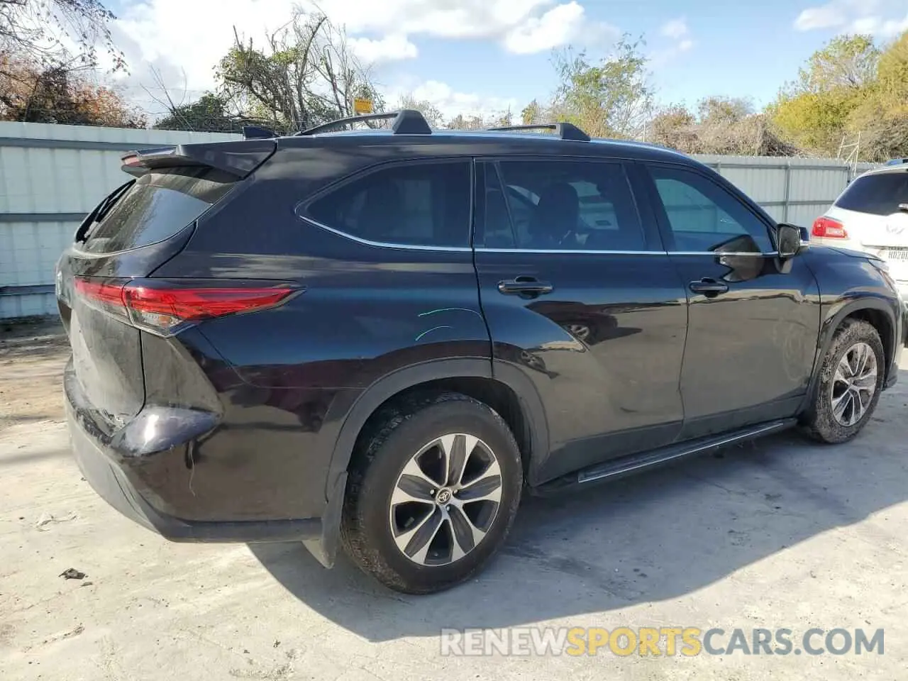 3 Photograph of a damaged car 5TDGZRAH5MS053938 TOYOTA HIGHLANDER 2021