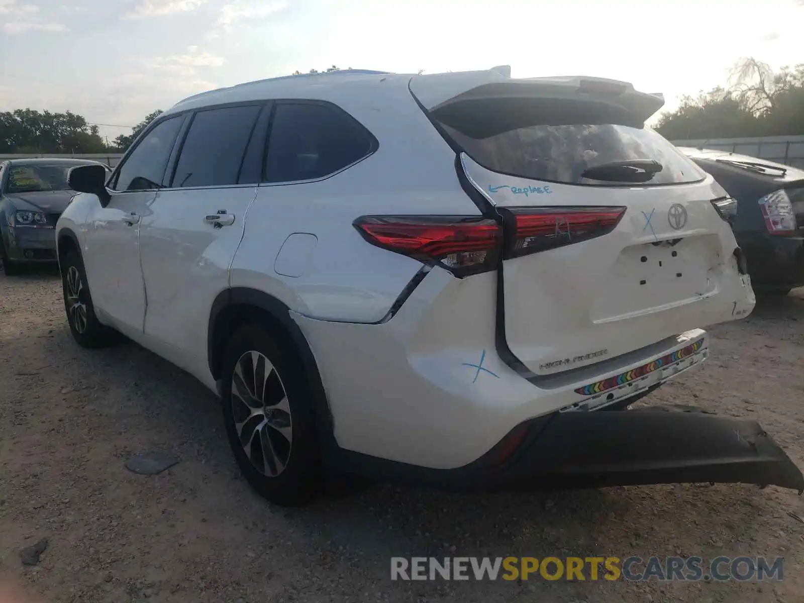 3 Photograph of a damaged car 5TDGZRAH5MS062736 TOYOTA HIGHLANDER 2021