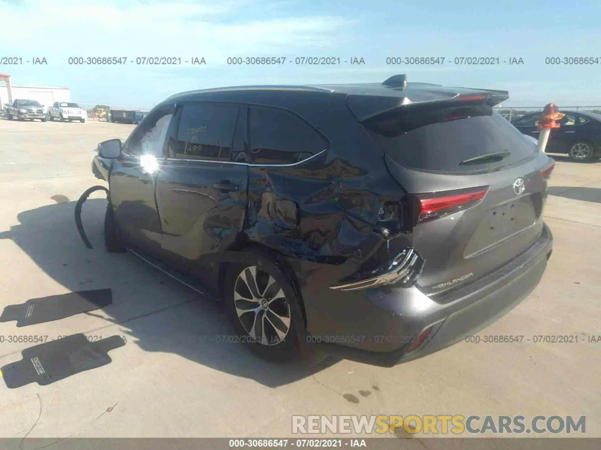 3 Photograph of a damaged car 5TDGZRAH5MS514863 TOYOTA HIGHLANDER 2021