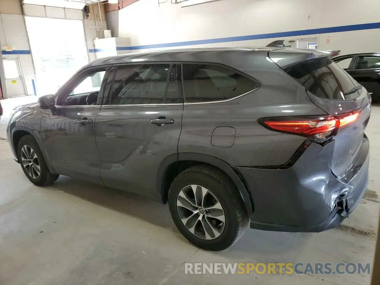 2 Photograph of a damaged car 5TDGZRAH5MS525720 TOYOTA HIGHLANDER 2021