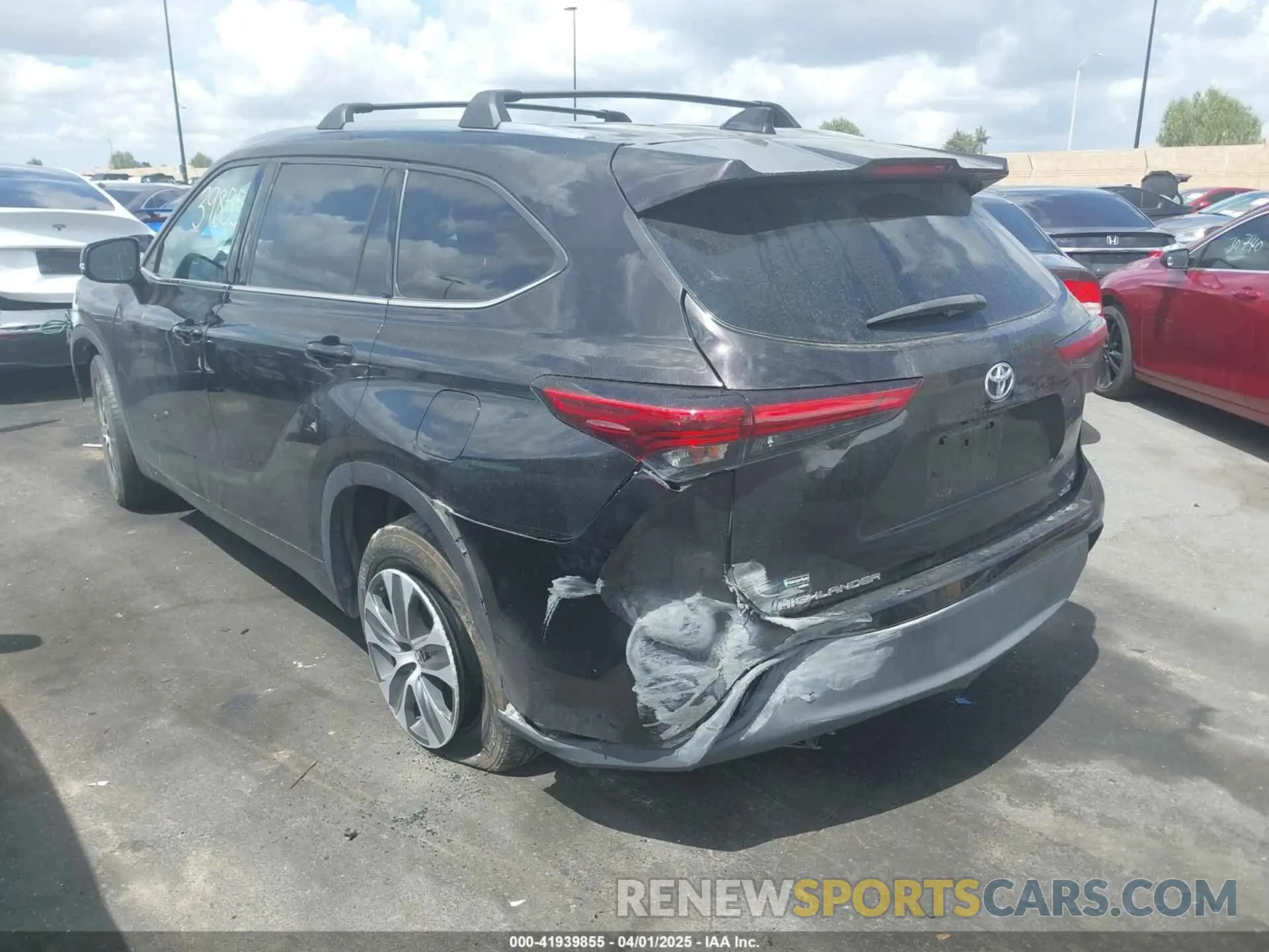 3 Photograph of a damaged car 5TDGZRAH6MS039935 TOYOTA HIGHLANDER 2021