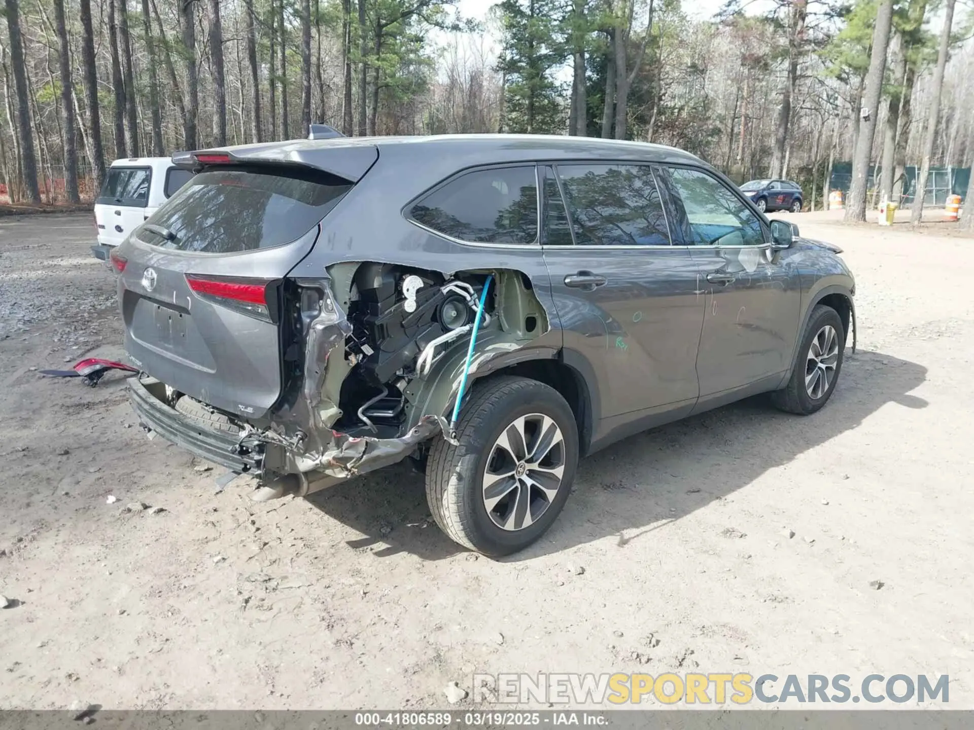 4 Photograph of a damaged car 5TDGZRAH6MS040843 TOYOTA HIGHLANDER 2021