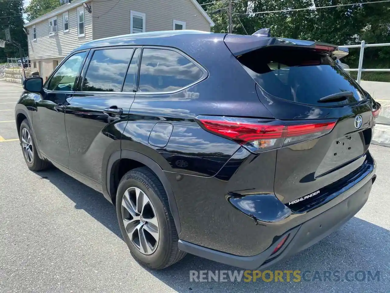 3 Photograph of a damaged car 5TDGZRAH6MS040888 TOYOTA HIGHLANDER 2021