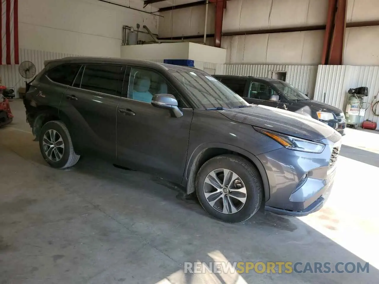 4 Photograph of a damaged car 5TDGZRAH6MS515228 TOYOTA HIGHLANDER 2021
