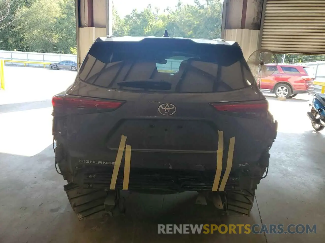 6 Photograph of a damaged car 5TDGZRAH6MS515228 TOYOTA HIGHLANDER 2021