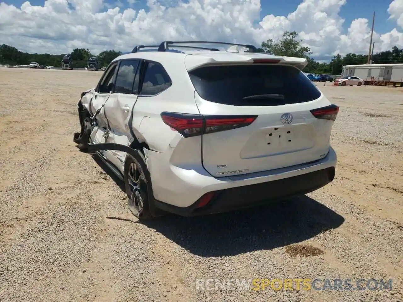 3 Photograph of a damaged car 5TDGZRAH6MS523930 TOYOTA HIGHLANDER 2021