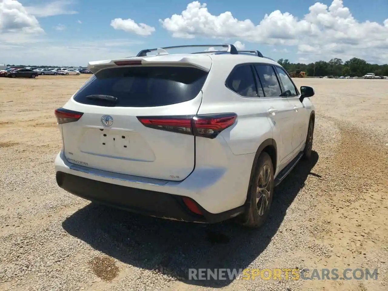 4 Photograph of a damaged car 5TDGZRAH6MS523930 TOYOTA HIGHLANDER 2021