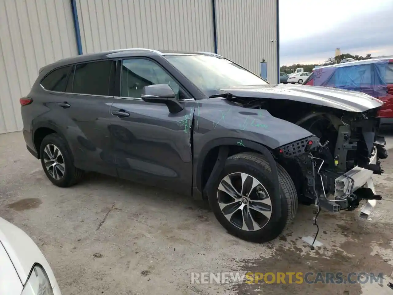 4 Photograph of a damaged car 5TDGZRAH6MS535432 TOYOTA HIGHLANDER 2021