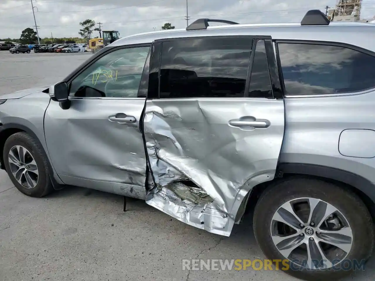 10 Photograph of a damaged car 5TDGZRAH6MS536967 TOYOTA HIGHLANDER 2021